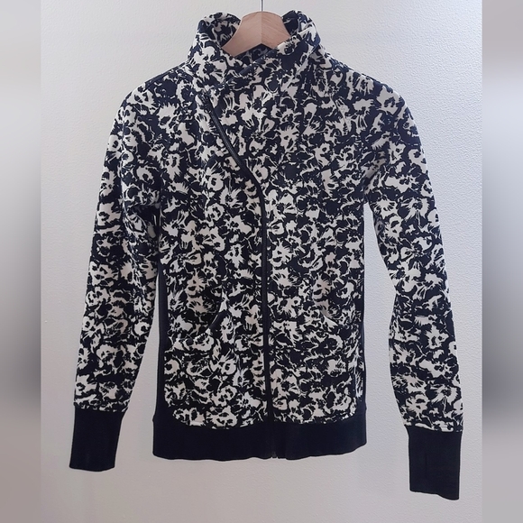 Lululemon jacket size 4 - Picture 1 of 7